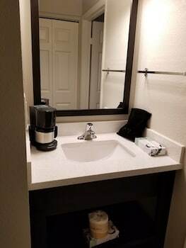 Hotel Quality Inn & Suites At Metro Center