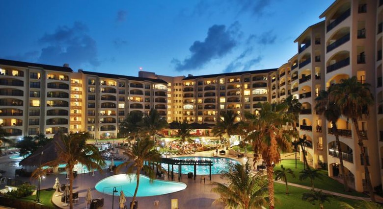 Hotel The Royal Islander An All Suites Resort