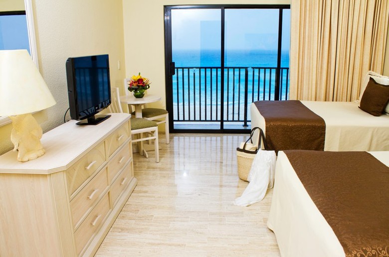 Hotel The Royal Islander An All Suites Resort