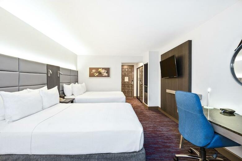 Hotel Crowne Plaza Corobici