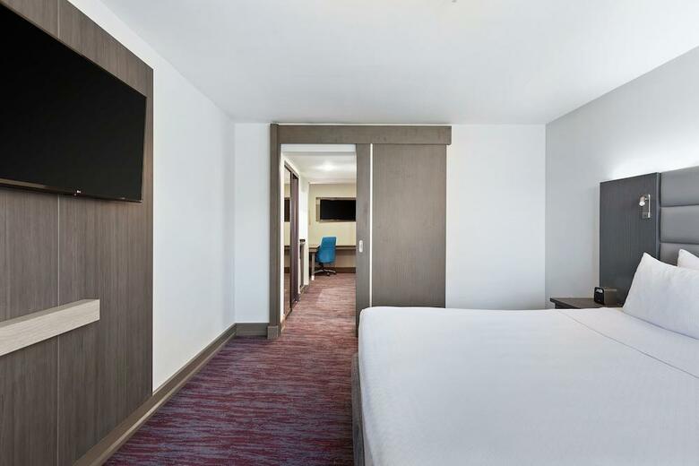 Hotel Crowne Plaza Corobici
