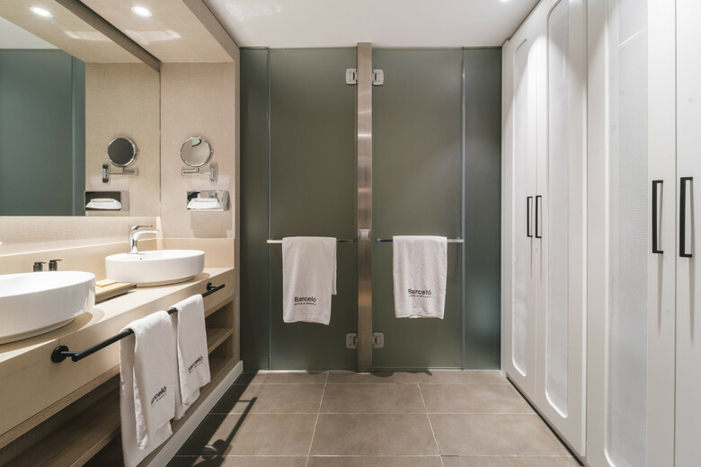 Hotel Barcel� Oviedo Cervantes