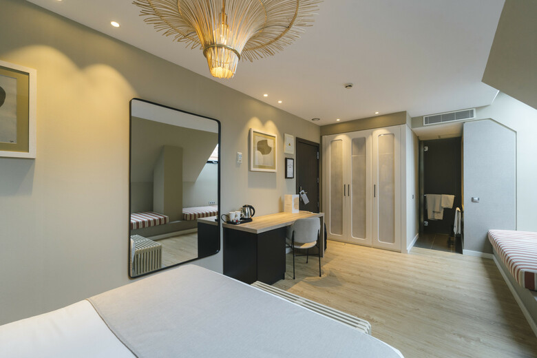 Hotel Barcel� Oviedo Cervantes