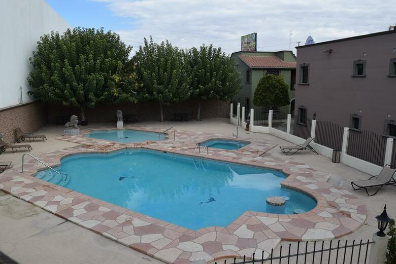 Hotel Suites El Paseo