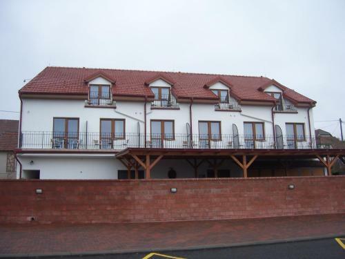 Hostal Penzion Pod Krav� Horou