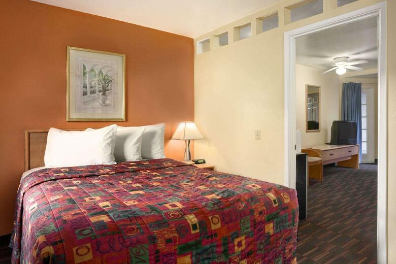 Hotel Days Inn & Suites