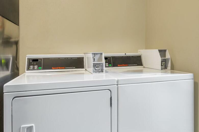Hotel Days Inn & Suites