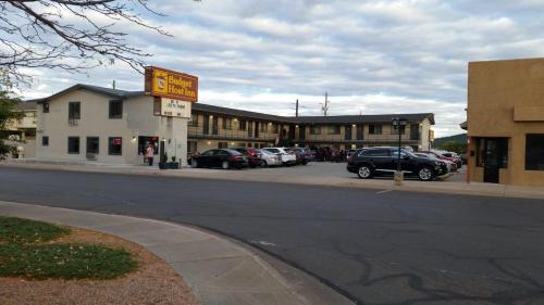 Motel Budget Host Inn Williams