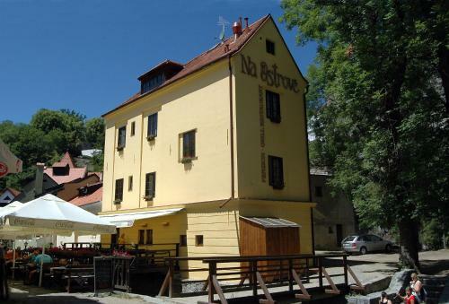 Hostal Penzion Na Ostrov?