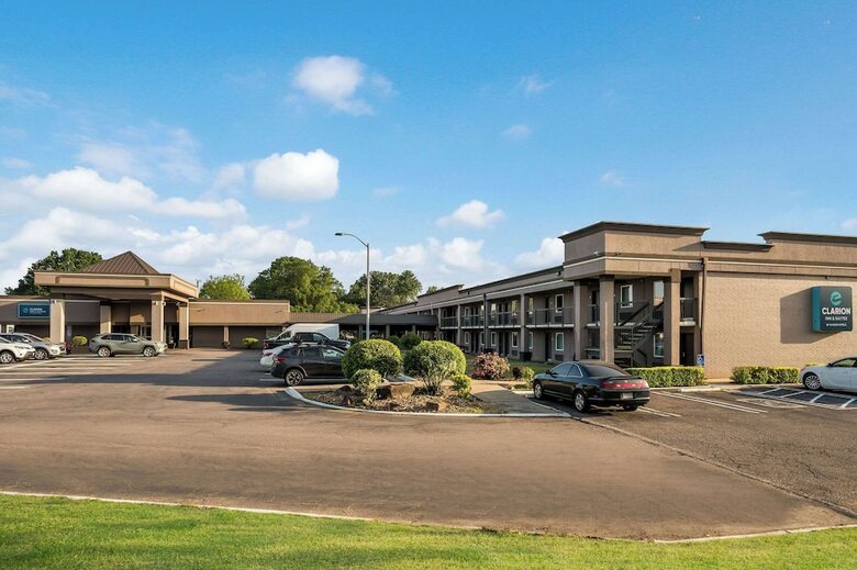 Hotel Clarion Inn & Suites