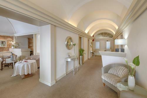 Hotel Embassy