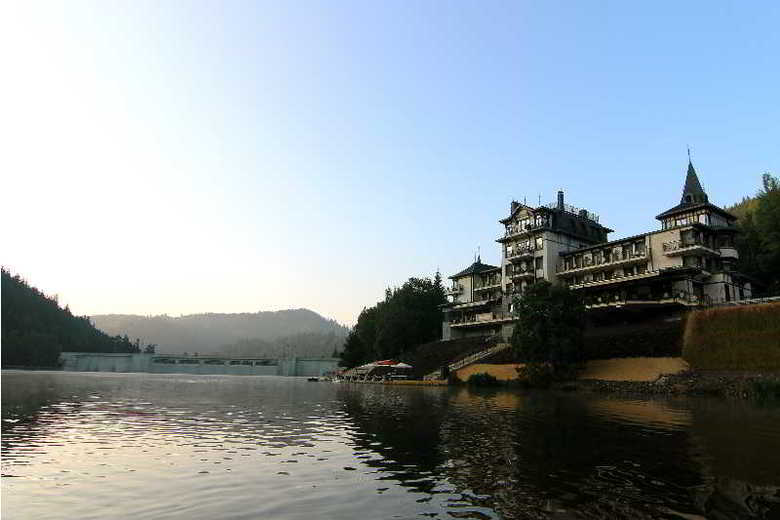 Hotel Retro Riverside