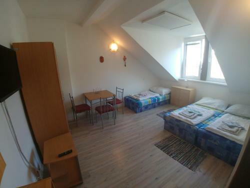 Albergue Kv Apartmans Var?avsk�