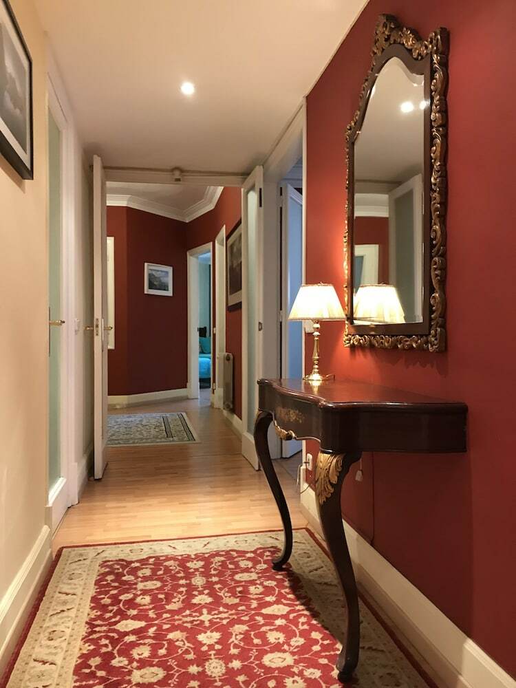 Fisa Rentals Gran Via Apartments