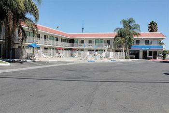 Motel 6 Bakersfield Convention Center