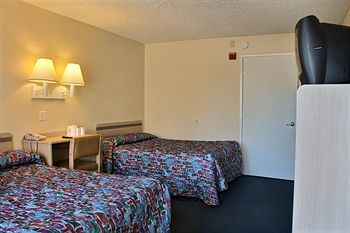 Motel 6 Bakersfield Convention Center