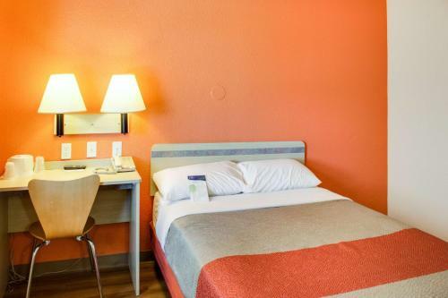Motel 6 Bakersfield South
