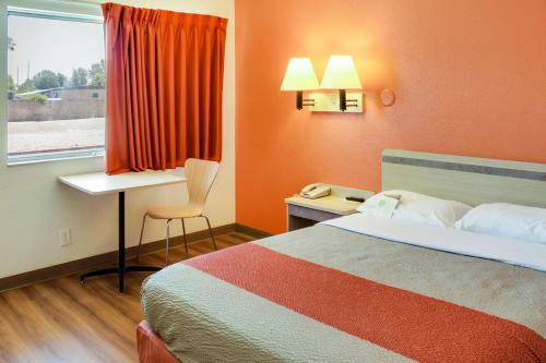 Motel 6 Bakersfield South