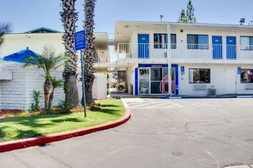 Motel 6 Bakersfield South