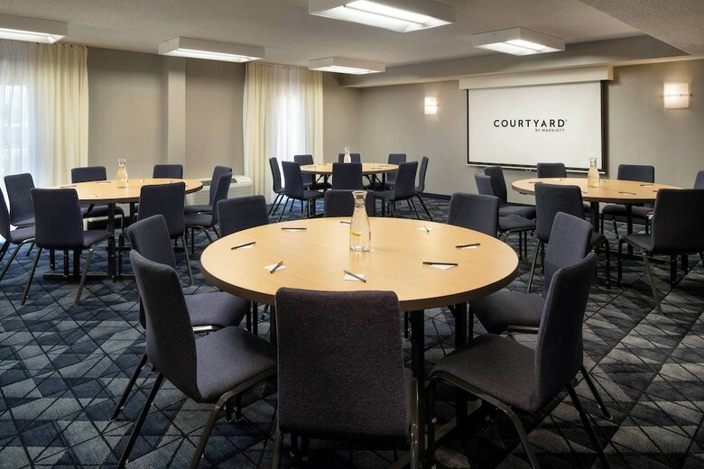 Hotel Courtyard By Marriott Bakersfield