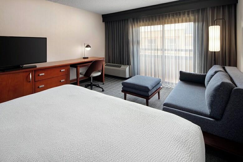 Hotel Courtyard By Marriott Bakersfield