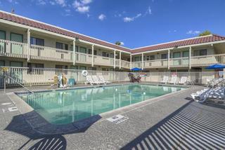 Motel 6 Barstow
