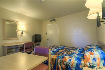 Motel 6 Barstow