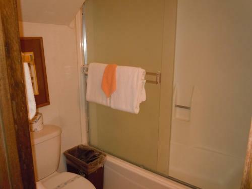 Three-bedroom Standard Unit #11 By Escape For All Seasons