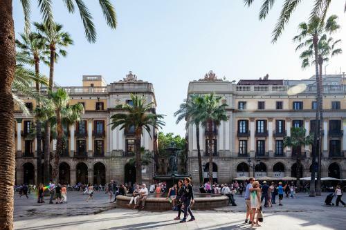 Ramblas Apartments