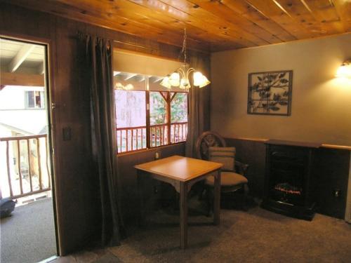 Goldmine Lodge & Black Bear Cottages