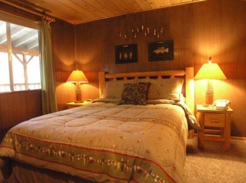 Goldmine Lodge & Black Bear Cottages