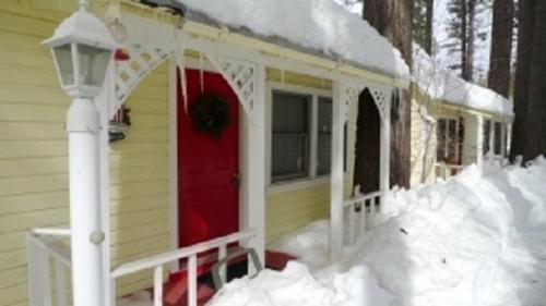 Goldmine Lodge & Black Bear Cottages
