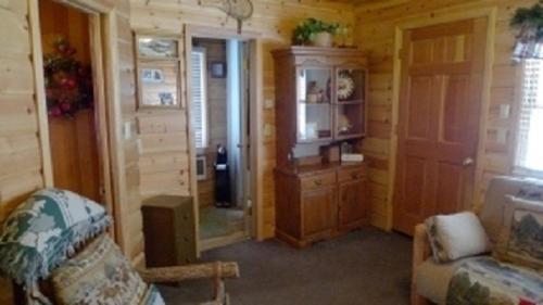 Goldmine Lodge & Black Bear Cottages