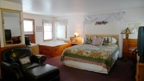 Goldmine Lodge & Black Bear Cottages