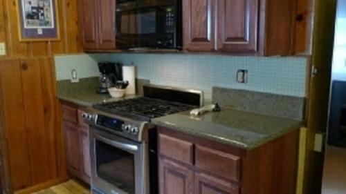Goldmine Lodge & Black Bear Cottages
