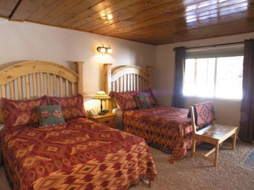 Goldmine Lodge & Black Bear Cottages