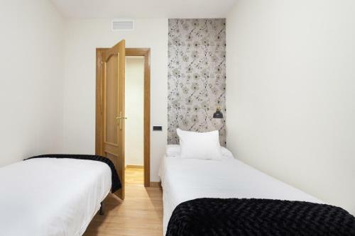 Bcn Whynot Fira Apartments
