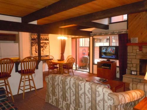 Two-bedroom Deluxe Unit #49 By Escape For All Seasons