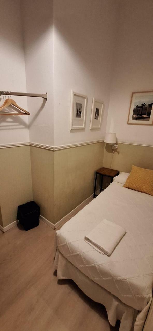 Hostal Casa Consell Guest House