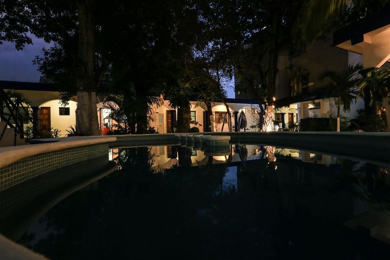 Hotel Maya Azul