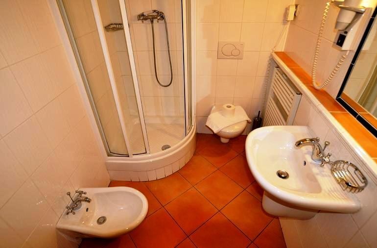 U Cervene Zidle - Red Chair Hotel