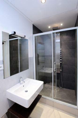 Apartment House - The Modern Flat