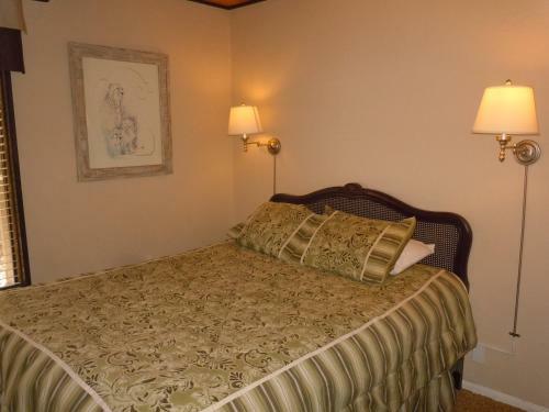 Two-bedroom Plus Den Premier Unit #30 By Escape For All Seasons