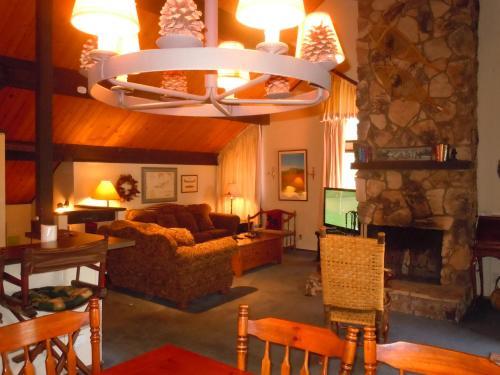 Three-bedroom Deluxe Unit #85 By Escape For All Seasons