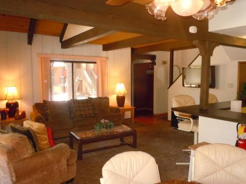 Two-bedroom Deluxe Unit #3 By Escape For All Seasons