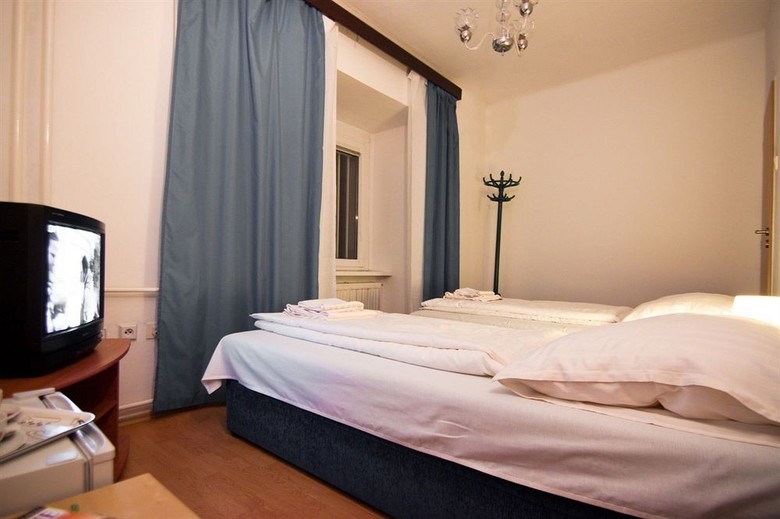 Hostal Pension Nika