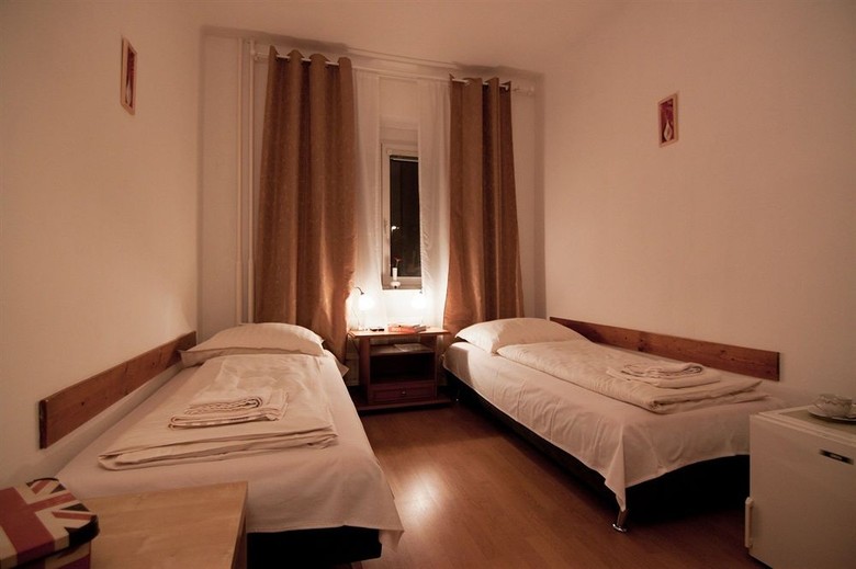 Hostal Pension Nika