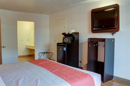 Motel 6-bishop, Ca