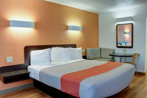 Motel 6-bishop, Ca