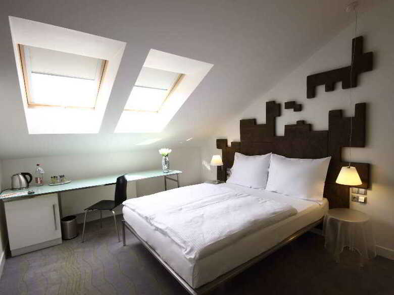 Hotel Pure White
